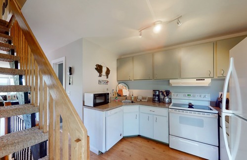 Warren Condo | Family-Friendly, Mountain-View Condo with Deck, WiFi, and Fireplace