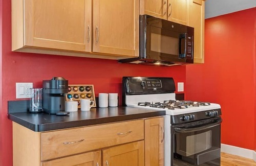 Methuen House | Family-Friendly Townhouse on the Merrimack River