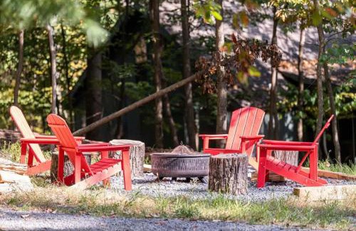The Woods House | Fire Pit Arcade Games Deck Grill & Pool Access