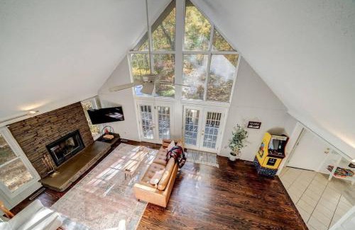 The Woods House | Fire Pit Arcade Games Deck Grill & Pool Access