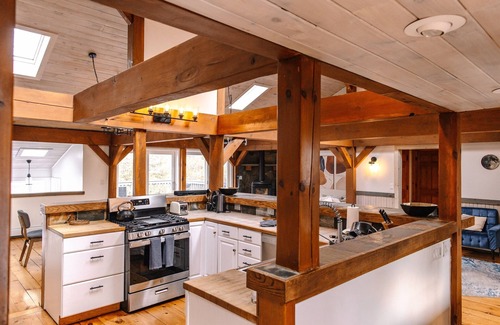 Kerhonkson Villa | Forest Villa: Yoga Studio, Theater, Fire Pit + Deck | Dream House in the Gunks