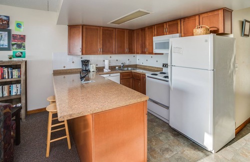Gearhart Condo | G661 - 1 Bedroom 3rd floor, Elevator, No Cleaning Fees