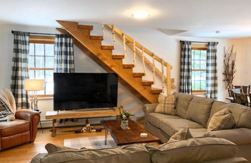 West Bridgewater House | Gondola Lodge