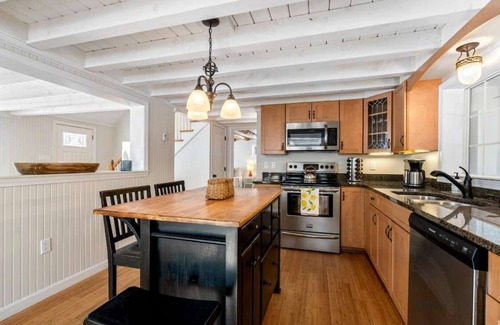 York Harbor House | Good Tidings, Stay for 8!