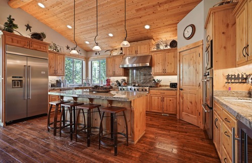 Sunriver House | Gorgeous! Hot Tub, Theater Room, Golf Course, A/C, SHARC Passes, Bikes