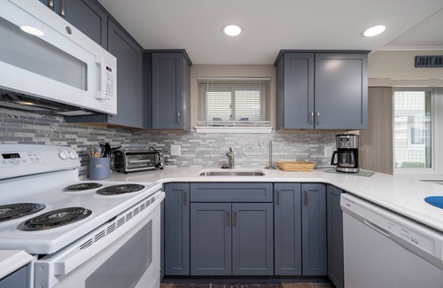 Midtown Ocean City Condo | Great bayfront location that is steps from the Convention Center