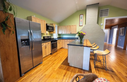 Black Mountain House | Great front porch! Walk to downtown.