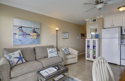 Galveston Condo | Gulf View Beach Condo- Popular Location- steps to the beach (2318)