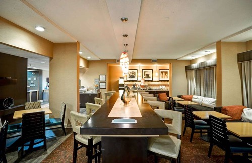 Kingmont Hotel | Hampton Inn Fairmont
