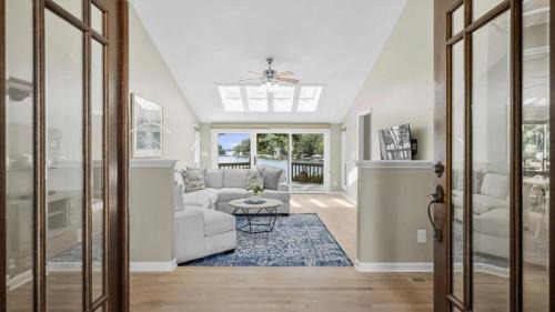 Mayhew House | Happy Place by AvantStay Firepit Ranch-Style