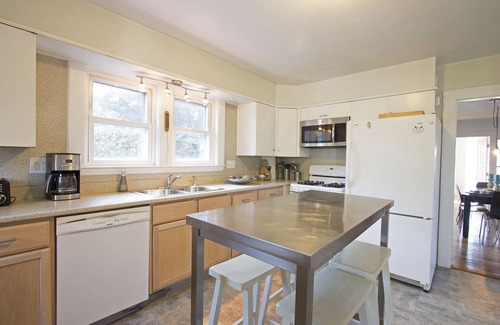 Gloucester House | Helena House: Close to Plum Cove Beach