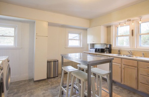 Gloucester House | Helena House: Close to Plum Cove Beach