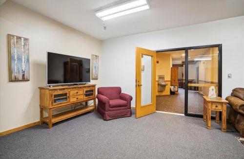 Central Vermont- Killington House | Highridge J3 Family-Friendly 2BR with Whirlpool Tub, Fireplace, and Sports Center