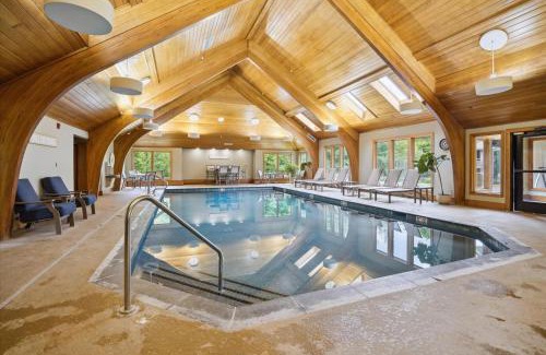 Central Vermont- Killington House | Highridge J3 Family-Friendly 2BR with Whirlpool Tub, Fireplace, and Sports Center
