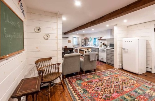 Woodstock House | Historic Baumgarten Estate & Cottage