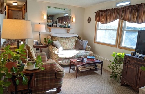 West End House | Holiday Mansion- Perfect for a small baseball family- Sleeps 2-3 people