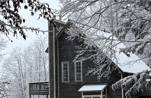 Williamsville House | House ∙ 2 bedrooms ∙ 5 guests
