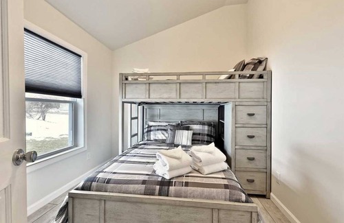 East Haven  Rutland County House | House ∙ 2 bedrooms ∙ 6 guests