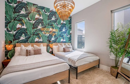 South Central Houston House | House ∙ 3 bedrooms ∙ 14 guests