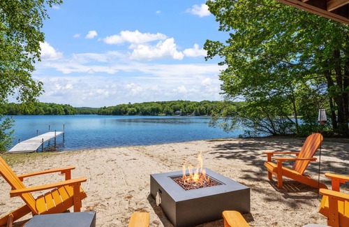 Locke Lake Colony House | House ∙ 4 bedrooms ∙ 8 guests