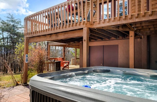 Great Cacapon House | House ∙ 4 bedrooms ∙ 15 guests