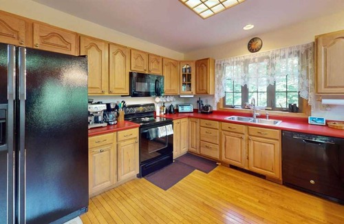 East Haven  Rutland County House | House ∙ 4 bedrooms ∙ 10 guests