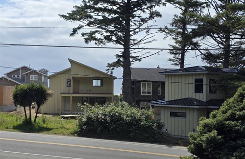 Downtown Cannon Beach House | House ∙ 5 bedrooms ∙ 12 guests