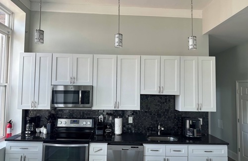 Downtown Baltimore Apartment | Huge Luxurious Downtown 4Bedrm/3Bath w/parking & a view- 5mins from Penn Station