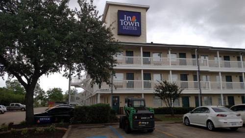 Southbelt/Ellington Hotel | InTown Suites Extended Stay Houston TX - Hobby Airport