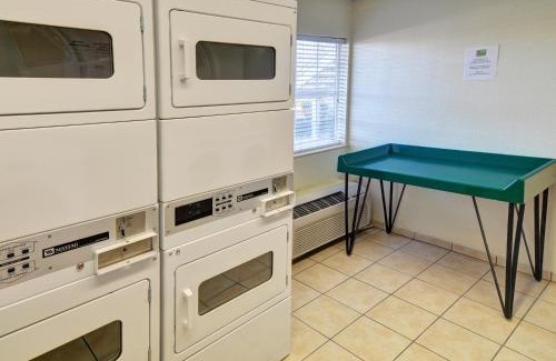 Southbelt/Ellington Hotel | InTown Suites Extended Stay Houston TX - Hobby Airport