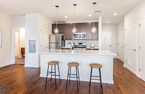 Central Business District Apartment | Kislak 306 Luxurious 1BR in Heart of Downtown
