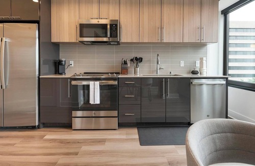 Baileys Crossroads Apartment | Landing | Stylish 1BD, Gym, Game Room