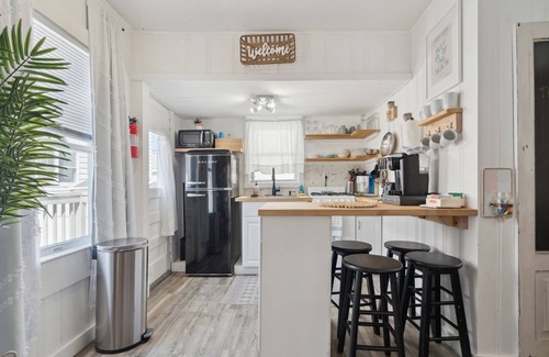 Hampton House | Lorraine's Landing | 2 Min to Beach | Pet-Friendly