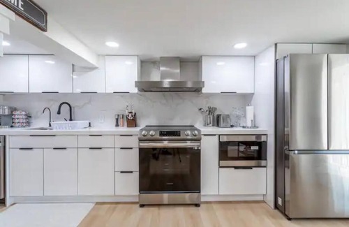 Huntington Apartment | Luxe Provincial Style Studio w/Patio & Parking
