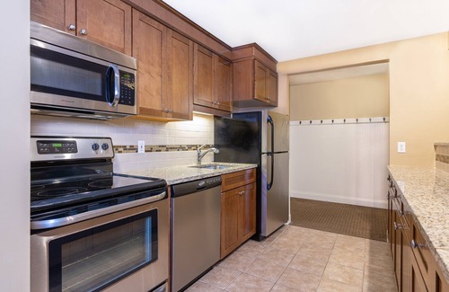 West Dover Condo | Luxury 3BR Penthouse | Sauna + Fireplace