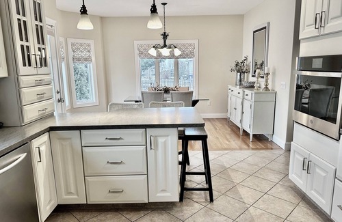Old Saybrook House | Luxury coastal home in located in Cornfield Point, sleeps 8+.