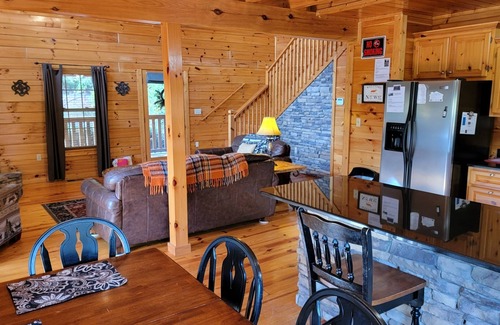 Gatlinburg Cabin | Luxury Log Cabin, Mountain & City Views