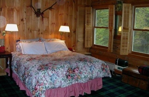 Belmont Cabin | Luxury Log Home,WiFi, Privacy,Pond,stream,waterfall - 10 minutes to Okemo