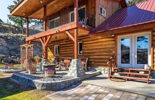 Pateros House | Luxury Methow River Retreat