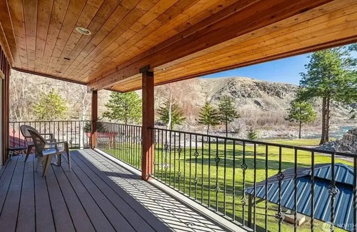 Pateros House | Luxury Methow River Retreat