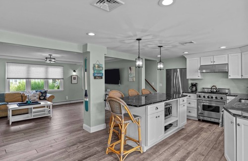 Eastward Look House | Magnificent Luxury Home in Eastward Look - Central A/C,Walk to Scarborough Beach