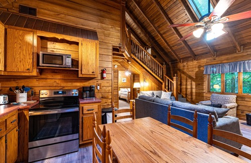 Lansing Cabin | Mill Creek Cabins-Beautiful Secluded Luxury Cabins