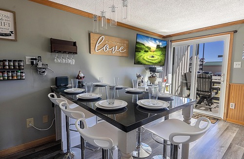 Snowshoe Condo | ML 125 - Winter Warmth | Modern Hideaway & Easy Bllhooter Access