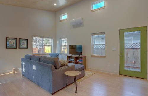 Larkspur House | Mod Pod
