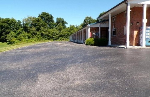 Lewisburg House | Motel ∙ 4 guests