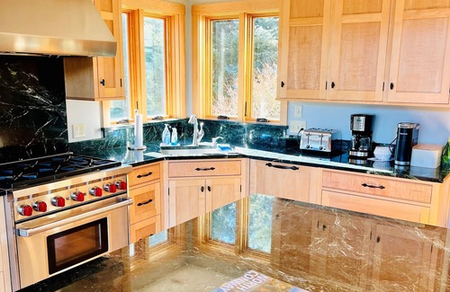 Jackson Ski Chalet | NEW 4 bedroom mountaintop chalet just above North Conway, ideal location.