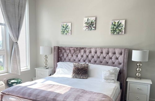Upper Roseville Apartment | *New Luxurious* 2bd 2bth Apt near train to NYC and Newark Airport