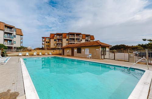 Morehead City Condo | Oceanfront, 1st-Floor Condo with Patio, WiFi, Washer/Dryer & Shared Pools/Grills