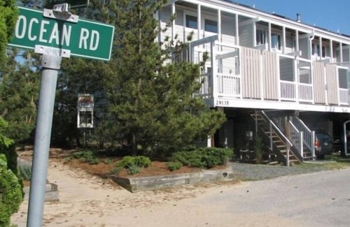 Bethany Beach House | OCEANFRONT - 4 BRS W/2 MASTER SUITES W/KINGS, TENNIS/PICKLE,PLAYGROUND,2-ZONEAC