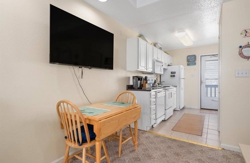 Midtown Ocean City Condo | Oceanside Condo Just Steps From the Beach in OC